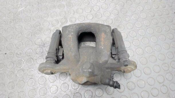 Foto: BREMSSATTEL VORNE LINKS eines BMW 116i Cup