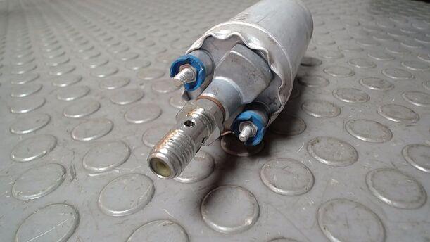 Foto: KRAFTSTOFFPUMPE ( BOSCH ) eines Mercedes-Benz 230 E Cup