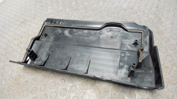 Foto: MOTORABDECKUNG / VERSCHALUNG OBENE eines BMW 116i Cup
