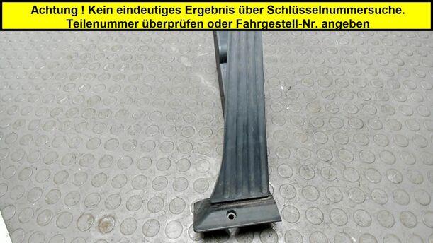Foto: GASPEDAL ( BENZIN / SCHALTGETRIEBE ) eines BMW 116i