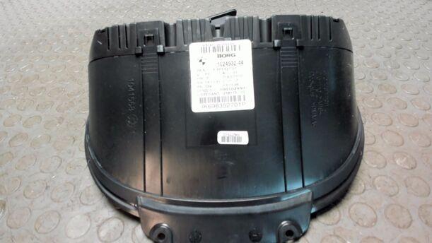 Foto: KOMBIINSTRUMENT / TACHOEINHEIT eines BMW 116i