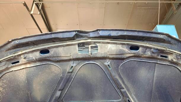 Foto: MOTORHAUBE eines VW Golf 1.4 Cup