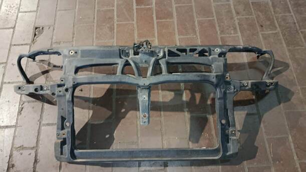 Foto: SCHLOSSTRÄGER / FRONTBLECH eines VW Golf 1.4 Cup