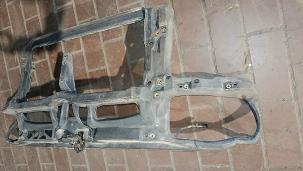 Foto: SCHLOSSTRÄGER / FRONTBLECH eines VW Golf 1.4 Cup