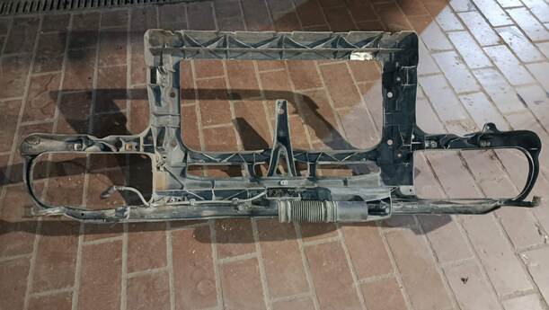 Foto: SCHLOSSTRÄGER / FRONTBLECH eines VW Golf 1.4 Cup
