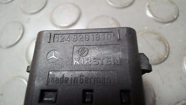 Foto: SCHALTER AUSSENSPIEGELVERSTELLUNG eines Mercedes-Benz 230 E Cup