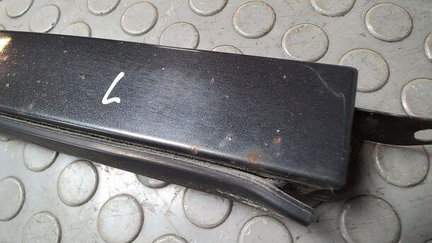 Foto: BLENDE SCHEINWERFER LINKS eines Mercedes-Benz 230 E Cup