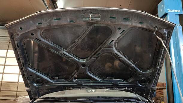 Foto: MOTORHAUBE eines VW Golf Cabrio 1.8 Cup