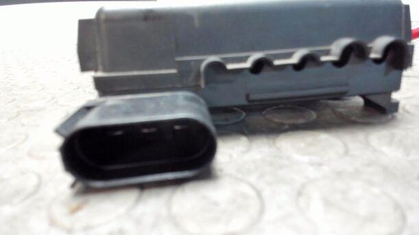 Foto: SICHERUNGSKASTEN BATTERIE eines VW Golf 1.4 Cup