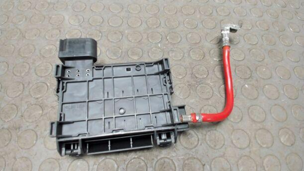 Foto: SICHERUNGSKASTEN BATTERIE eines VW Golf 1.4 Cup