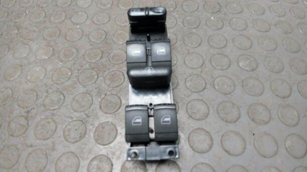 Foto: FENSTERHEBERSCHALTER  VORN LINKS eines VW Golf 1.4 Cup