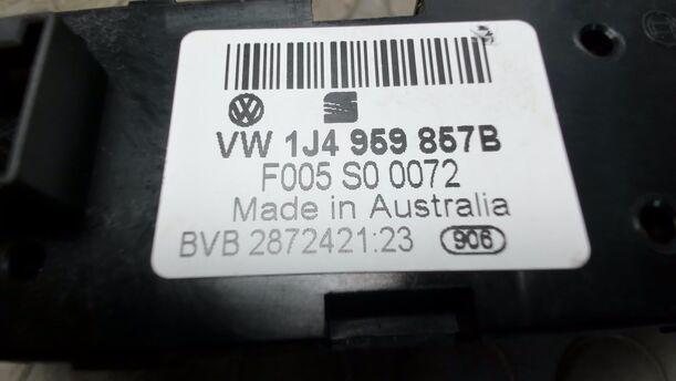 Foto: FENSTERHEBERSCHALTER  VORN LINKS eines VW Golf 1.4 Cup