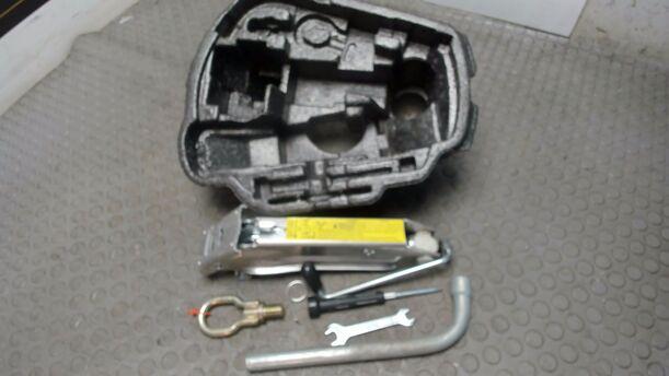 Foto: WAGENHEBER eines VW Golf 1.4 Cup