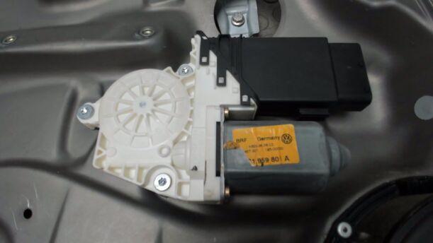 Foto: FENSTERHEBER VORNE LINKS ( 4/5 TÜRER ) eines VW Golf 1.4 Cup