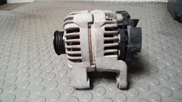 Foto: LICHTMASCHINE ( BOSCH / 100A ) eines Opel Corsa 1.2 16V Cup