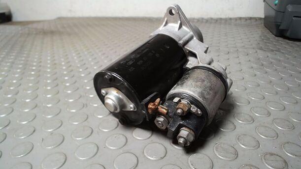 Foto: ANLASSER ( BOSCH ) eines Opel Corsa 1.2 16V Cup