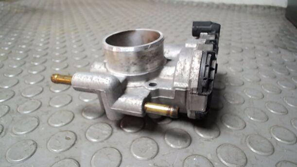 Foto: DROSSELKLAPPENSTUTZEN/ DROSSELKLAPPE ( BOSCH ) eines Opel Corsa 1.2 16V Cup