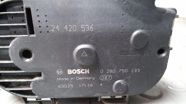Foto: DROSSELKLAPPENSTUTZEN/ DROSSELKLAPPE ( BOSCH ) eines Opel Corsa 1.2 16V Cup