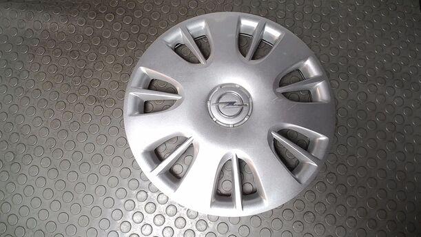 Foto: EINZELNE RADKAPPE/ RADDECKEL 15 ZOLL eines Opel Corsa 1.2 16V Cup
