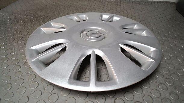 Foto: EINZELNE RADKAPPE/ RADDECKEL 15 ZOLL eines Opel Corsa 1.2 16V Cup