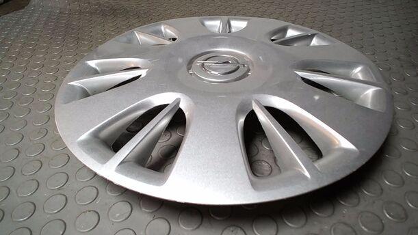 Foto: EINZELNE RADKAPPE/ RADDECKEL 15 ZOLL eines Opel Corsa 1.2 16V Cup