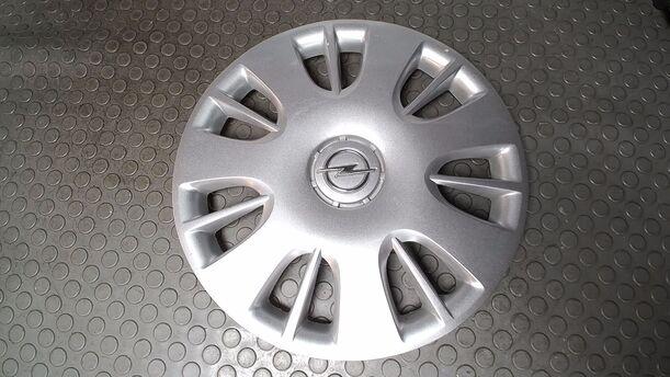 Foto: EINZELNE RADKAPPE/ RADDECKEL 15 ZOLL eines Opel Corsa 1.2 16V Cup