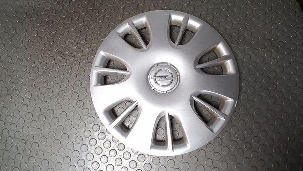 Foto: EINZELNE RADKAPPE/ RADDECKEL 15 ZOLL eines Opel Corsa 1.2 16V Cup