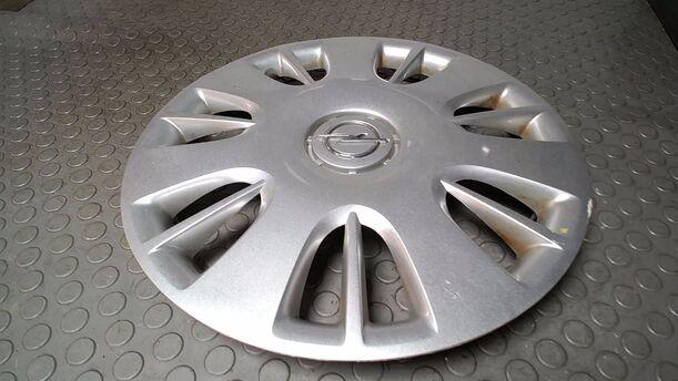 Foto: EINZELNE RADKAPPE/ RADDECKEL 15 ZOLL eines Opel Corsa 1.2 16V Cup
