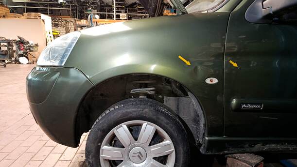 Foto: KOTFLÜGEL LINKS eines Citroen Berlingo 1.6 HDI Cup