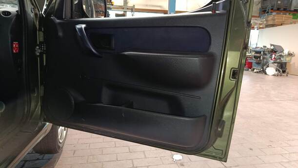 Foto: TÜR VORNE RECHTS eines Citroen Berlingo 1.6 HDI Cup