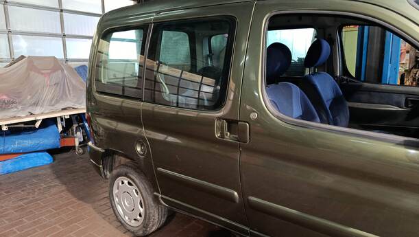 Foto: SCHEIBETÜR RECHTS eines Citroen Berlingo 1.6 HDI Cup