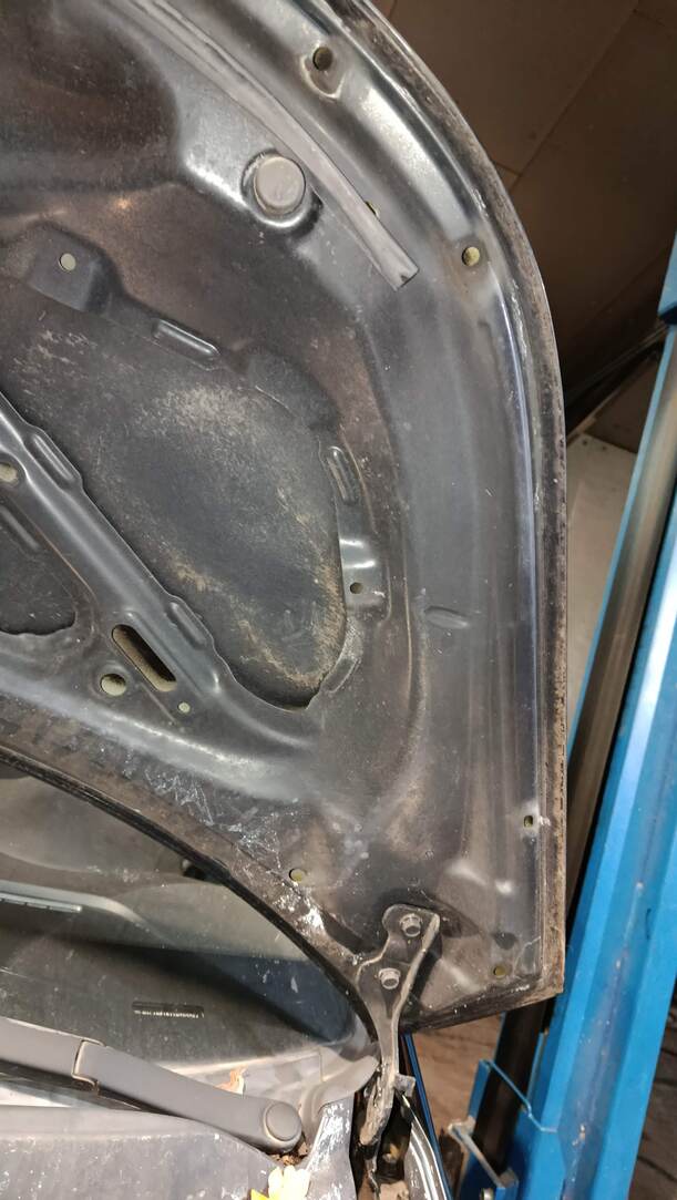 Foto: MOTORHAUBE eines Hyundai i10 1.1 Cup