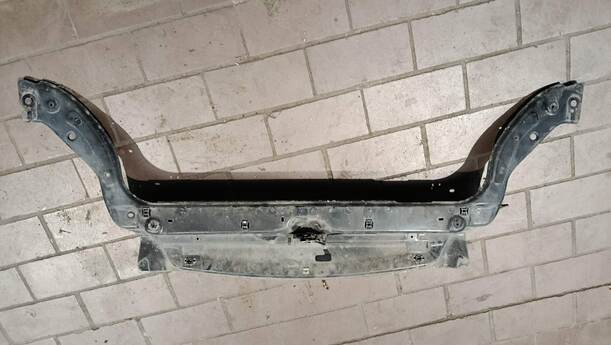 Foto: SCHLOSSTRÄGER / FRONTBLECH eines Citroen Berlingo 1.6 HDI Cup