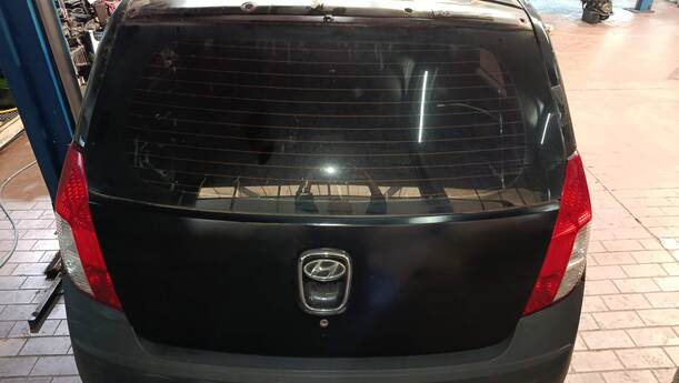 Foto: HECKKLAPPE/ HECKDECKEL ( SPOILER FEHLT ) eines Hyundai i10 1.1 Cup