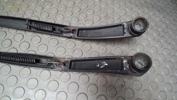 Foto: SCHEIBENWISCHERARME VORN eines Hyundai i10 1.1 Cup