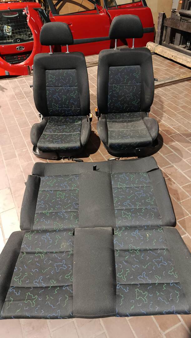 Foto: SITZE VORN / HINTEN eines VW Golf Cabrio 1.8 Cup