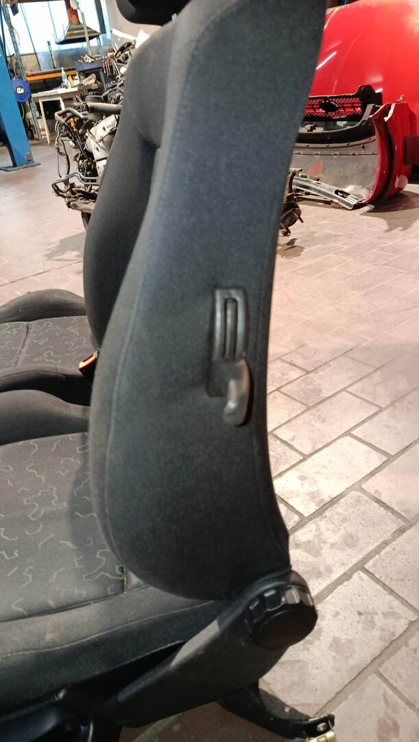 Foto: SITZE VORN / HINTEN eines VW Golf Cabrio 1.8 Cup