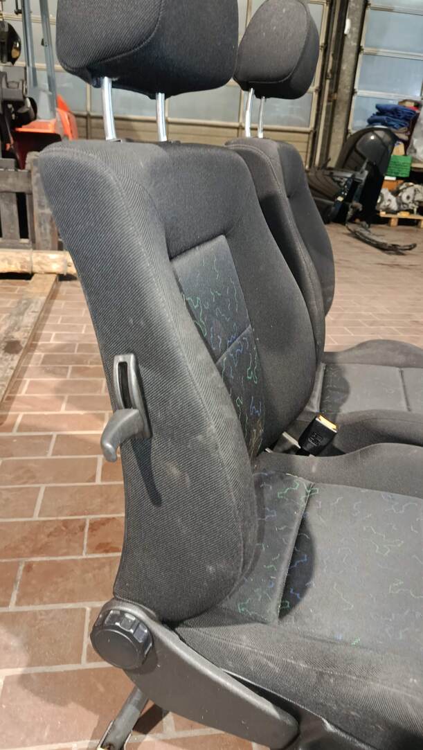 Foto: SITZE VORN / HINTEN eines VW Golf Cabrio 1.8 Cup