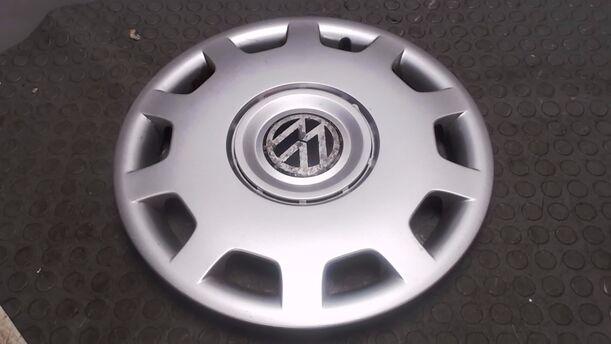Foto: EINZELRADKAPPE / FELGENABDECKUNG 15 ZOLL eines VW Passat Variant 1.6 Cup