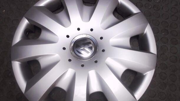 Foto: EINZELRADKAPPE / FELGENABDECKUNG 15 ZOLL eines VW Touran 1.6 FSI Cup