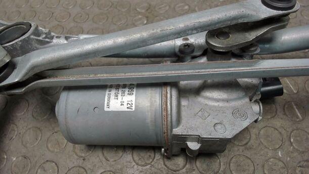 Foto: SCHEIBENWISHERMOTOR VORNE eines BMW 320d DPF Touring Aut. Cup
