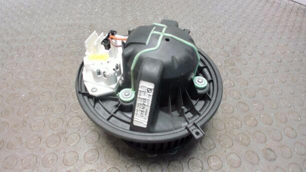 Foto: HEIZUNGSGEBLÄSE eines BMW 320d DPF Touring Aut. Cup