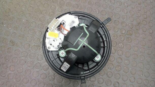 Foto: HEIZUNGSGEBLÄSE eines BMW 320d DPF Touring Aut. Cup
