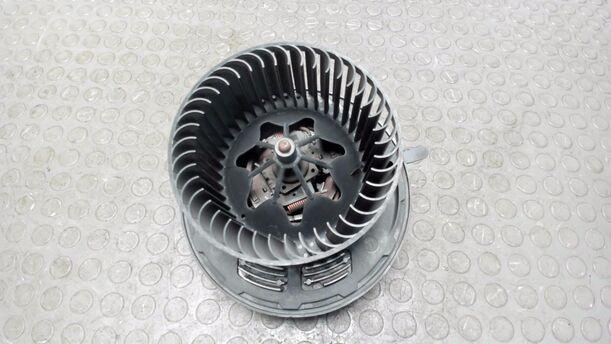 Foto: HEIZUNGSGEBLÄSE eines BMW 320d DPF Touring Aut. Cup