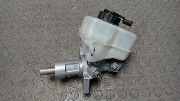 Foto: HAUPTBREMSZYLINDER eines BMW 320d DPF Touring Aut. Cup