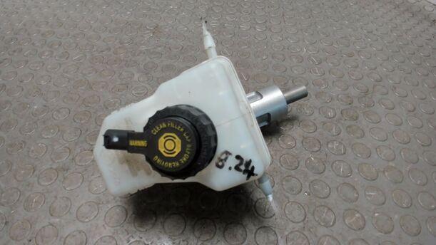 Foto: HAUPTBREMSZYLINDER eines BMW 320d DPF Touring Aut. Cup