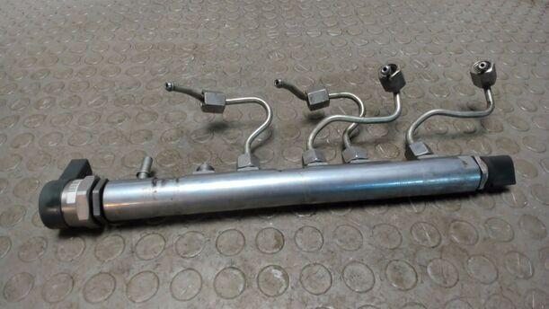 Foto: KRAFTSTOFFVERTEILERROHR eines BMW 320d DPF Touring Aut. Cup