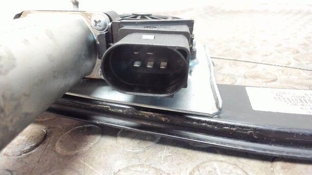 Foto: FENSTERHEBER HINTEN LINKS ELEKTRISCH eines BMW 320d DPF Touring Aut. Cup