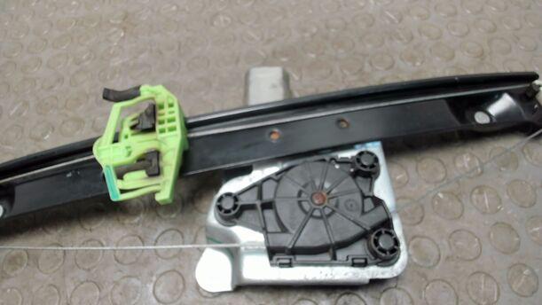 Foto: FENSTERHEBER HINTEN LINKS ELEKTRISCH eines BMW 320d DPF Touring Aut. Cup