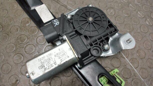 Foto: FENSTERHEBER HINTEN RECHTS ELEKTRISCH eines BMW 320d DPF Touring Aut. Cup